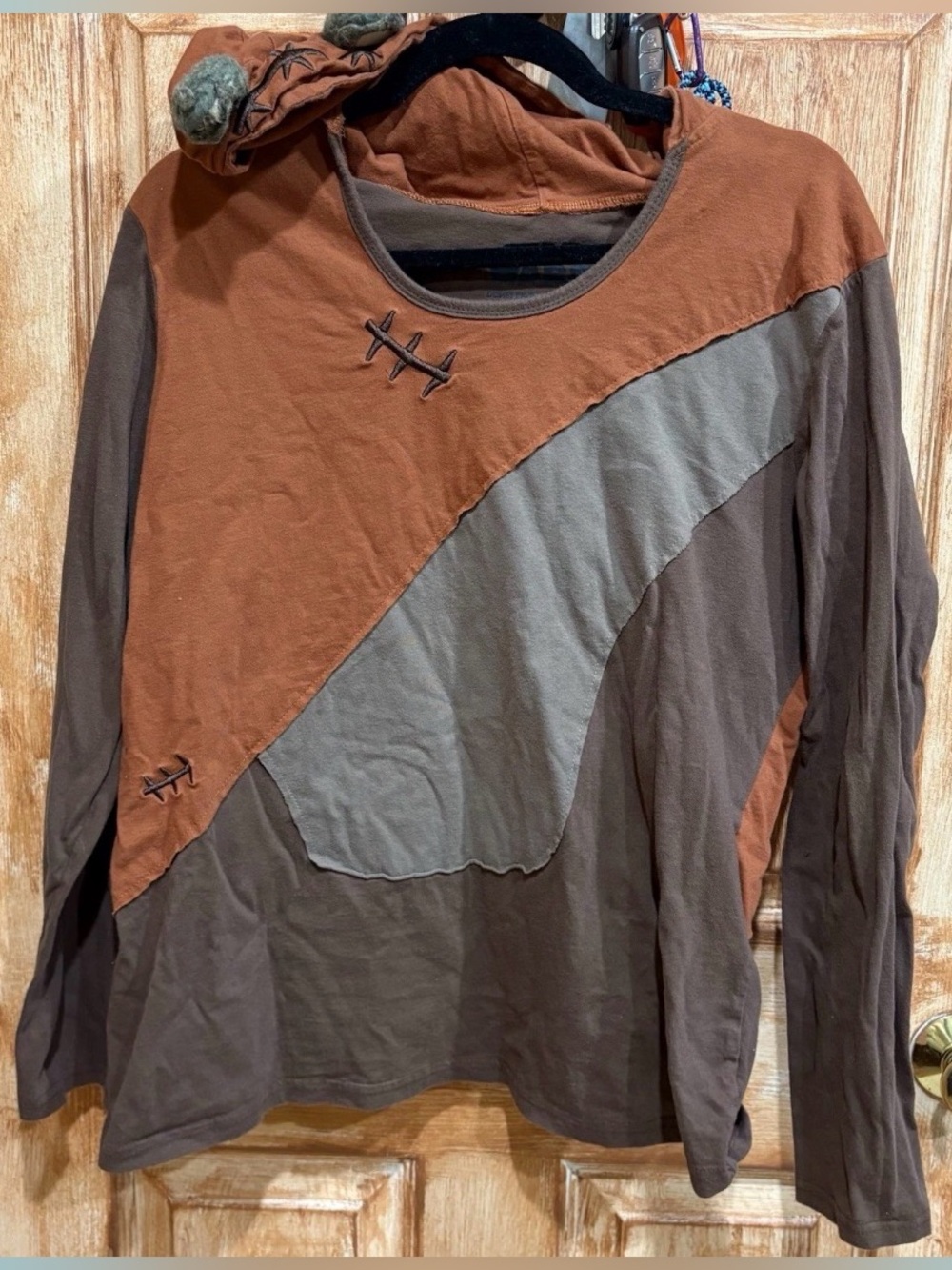 Her Universe XXL Star Wars Ewok Long Sleeve Hooded T-Shirt Tee Disney